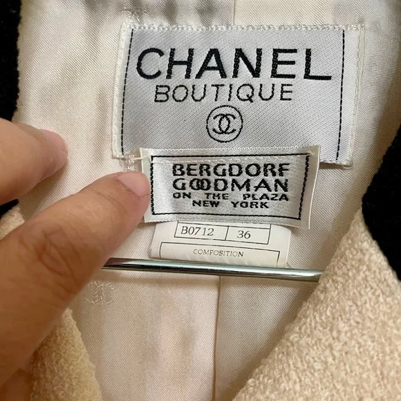 Vintage CHANEL Ivory & Black Bouclé Tweed Skirt Suit - Picture 7 of 13